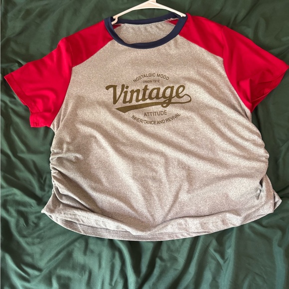 Gray and Red Vintage Graphic T-Shirt - Picture 1 of 1